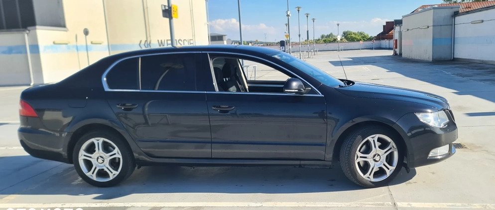 Skoda Superb cena 34500 przebieg: 235000, rok produkcji 2012 z Słupsk małe 79